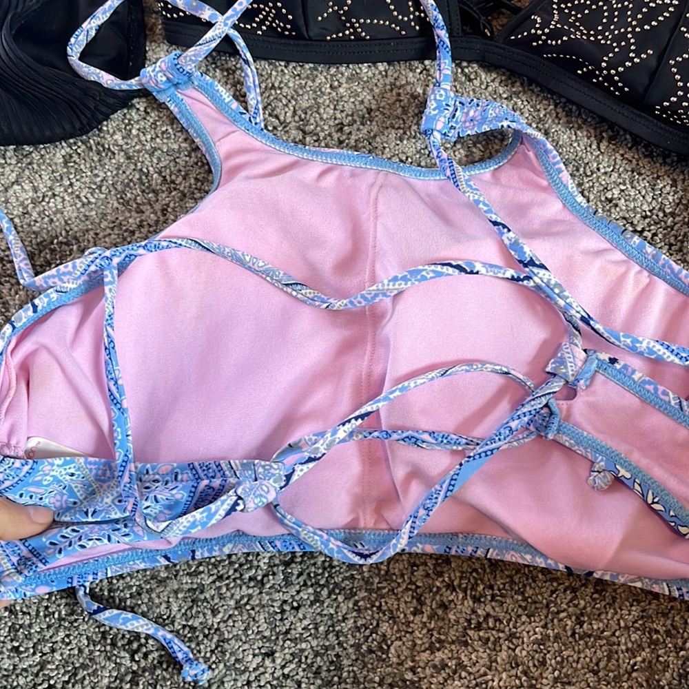 Bathing suits - Picture 3 of 6